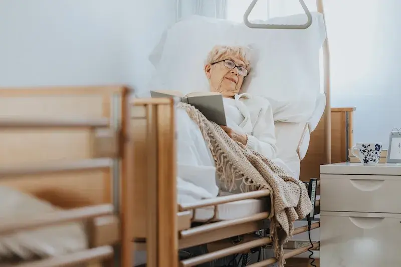 Łóżko rehabilitacyjne dla seniora
